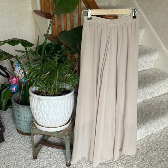 Elegant Beige Sheer Flowing Ballerina Maxi Skirt - Picture 5 of 13
